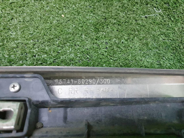 Накладка двери задняя правая Toyota Land Cruiser 200 (2015-2021)