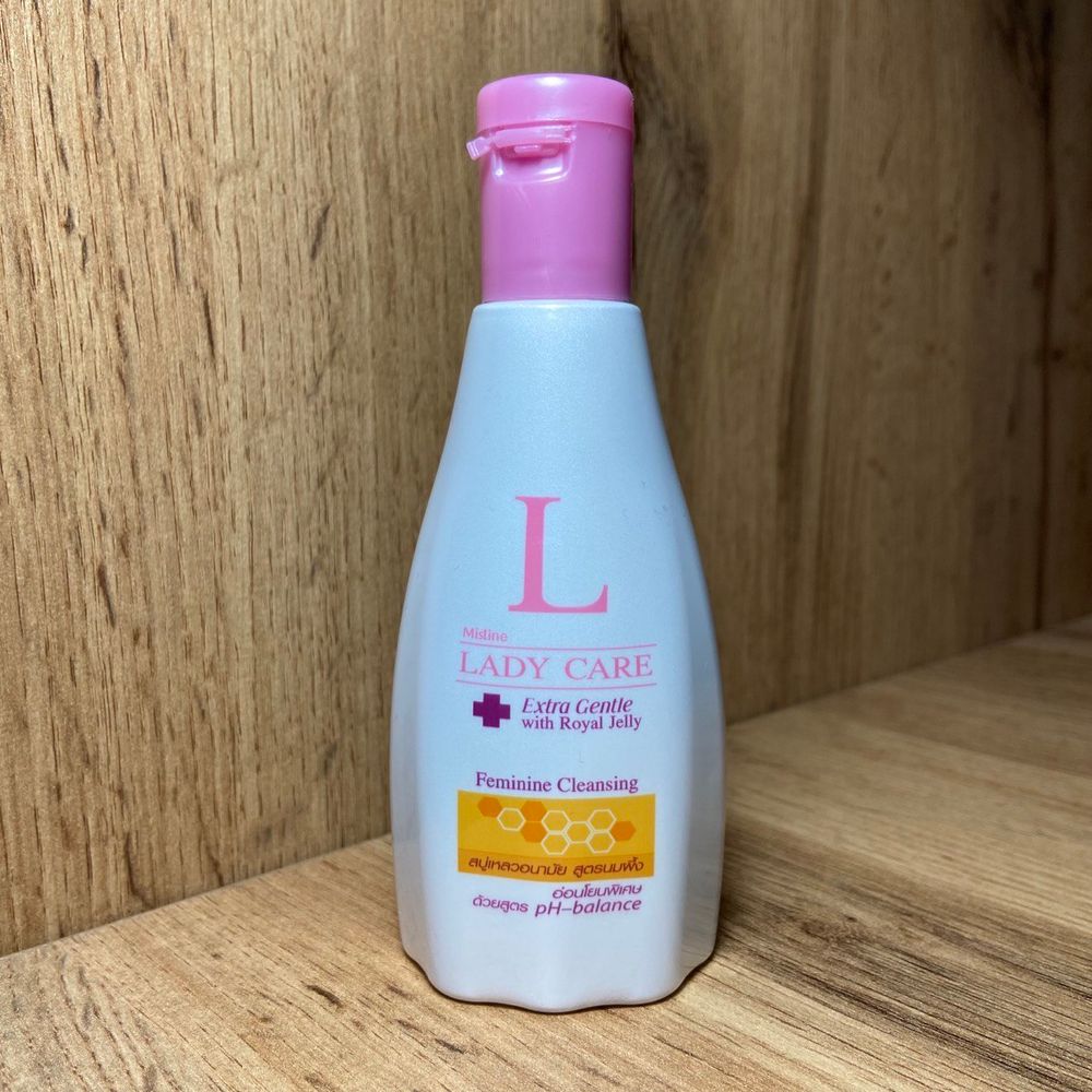 Гель для интимной гигиены Mistine Lady Care Extra Gentle with Royal Jelly с пчелиным маточным молочком 100 мл