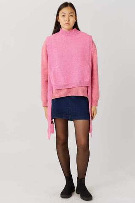 Манишка из шерсти розового цвета