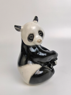 Фарфоровая статуэтка "Панда сидит" ЛФЗ