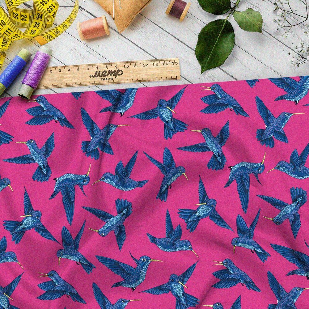 Ткань таффета синие калибри на розовом фоне