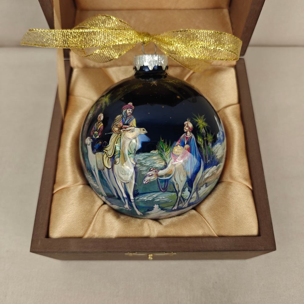 Коллекционный елочный шар с росписью Палех "Рождество Христово" в футляре
