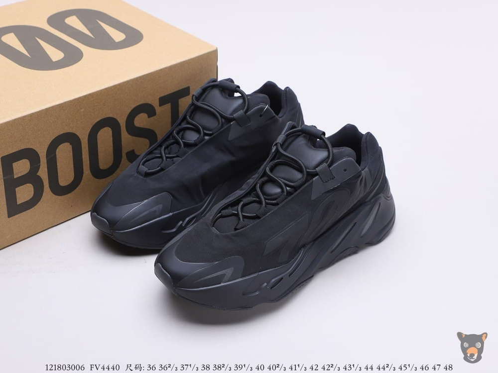 Кроссовки Yeezy Boost 700 MNVN "Triple Black"