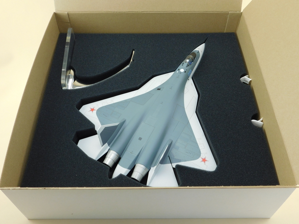 Модель самолета Су-57 (М1:48, 055, Белая Акула)