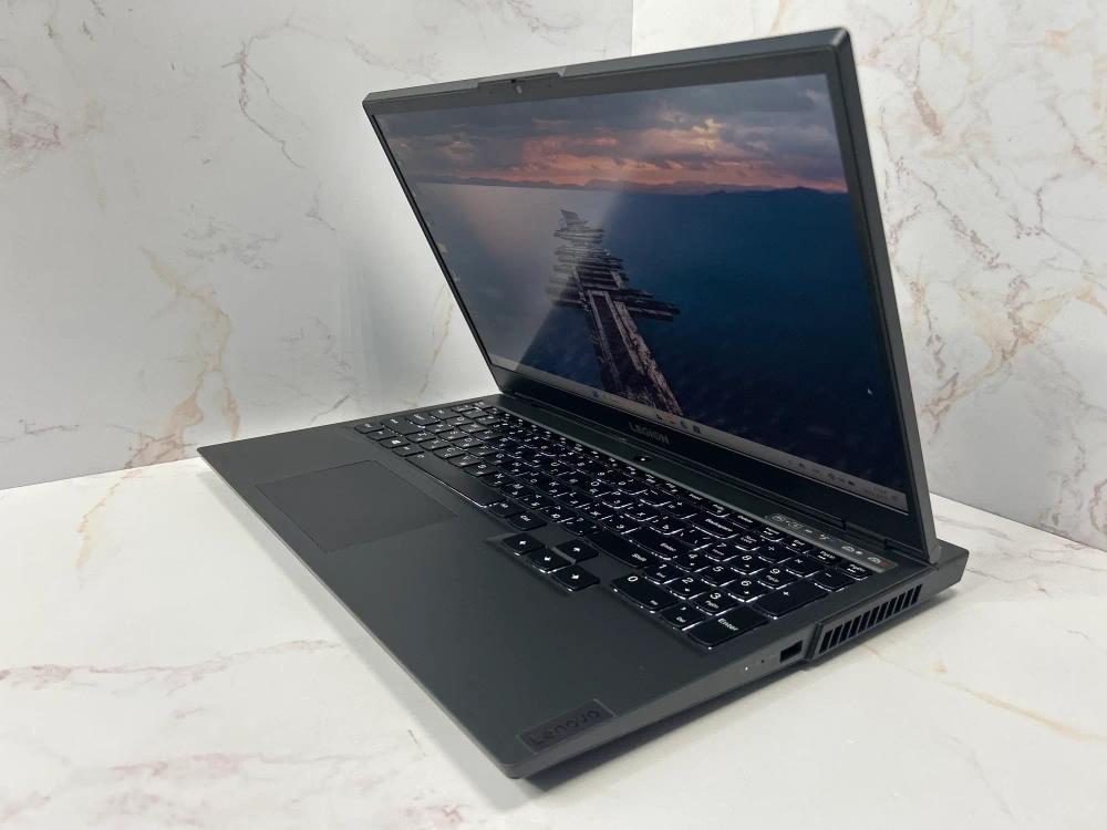 Ноутбук игровой Lenovo Legion 5 15IMH05H (81Y600J0RU) 15.6"/Intel Core i5 10300H 2.5 ГГц/RAM 16GB/SSD 512GB/GeForce RTX 2060/1920x1080/IPS 240Hz /DOS/Подсветка кл-ры:LED/Черный. Состояние: C1