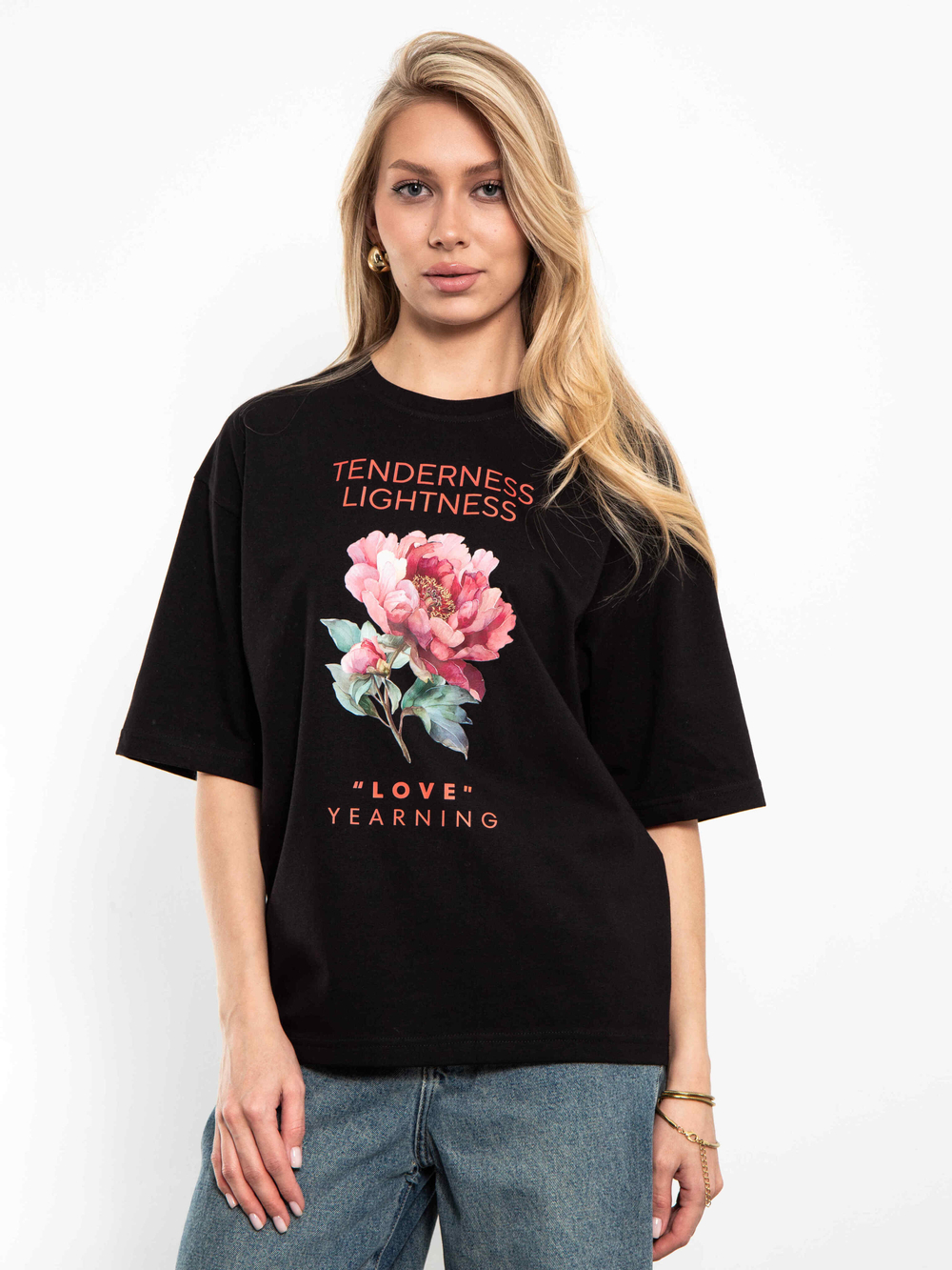 Футболка женская с оверсайз Пион (черная)