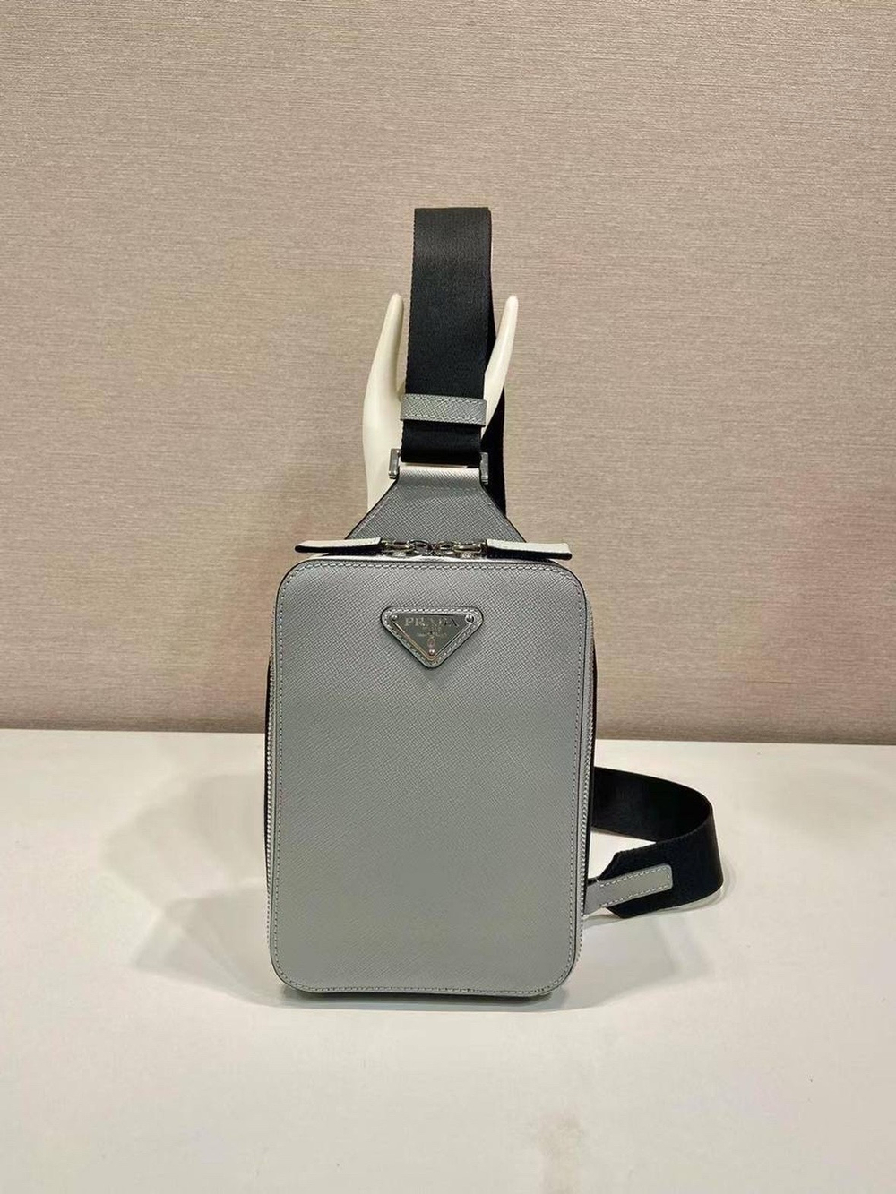 Нагрудная сумка-слинг Prada