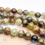 Гранат зеленый бусины, диаметр около 8,5-8,7 мм, цена за 11 шт (1/4 нити)