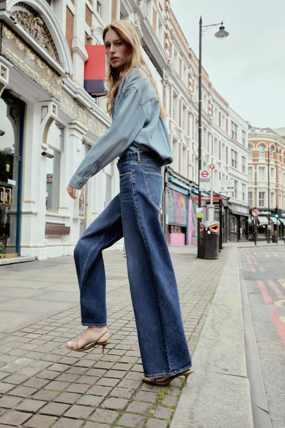 ZARA ДЖИНСЫ WIDE-LEG СО СРЕДНЕЙ ПОСАДКОЙ И ПОЯСОМ, ВЫЦВЕТШИЙ СИНИЙ