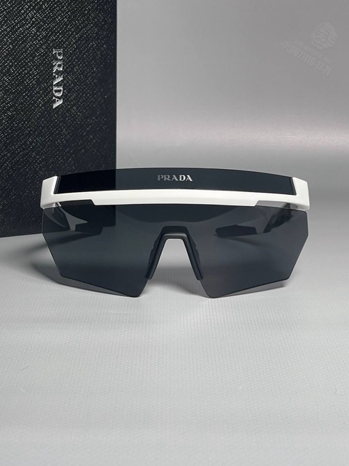 Солнечные очки Prada