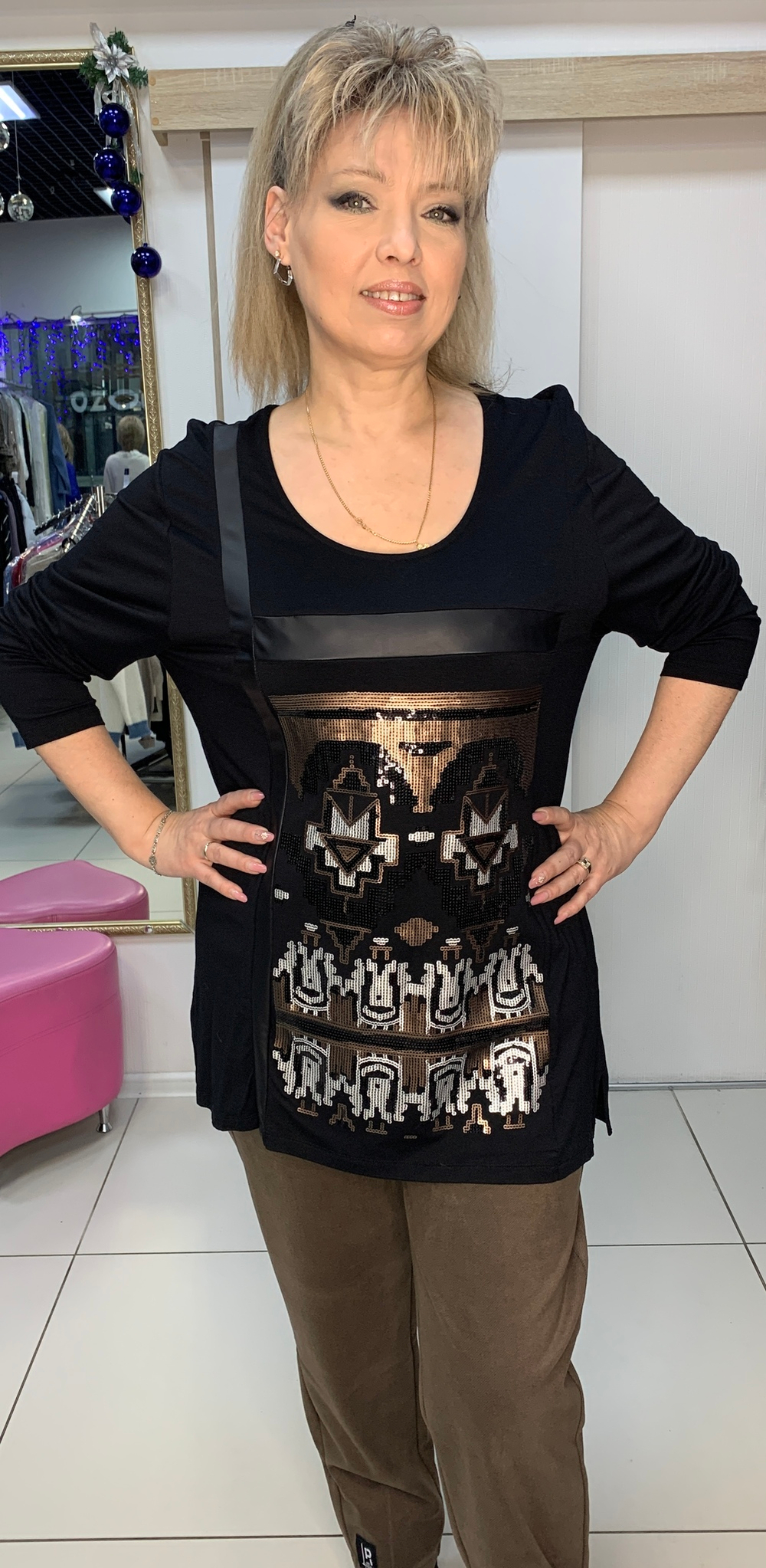 Блузон-туника с пайетками и сложным орнаментом