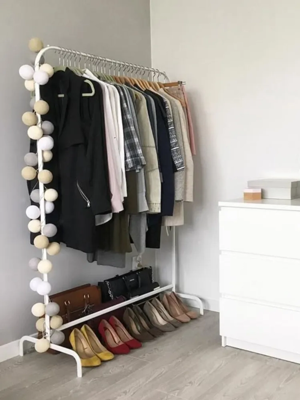 Вешалка для одежды KLADHANGARE белый 99*46*152, сталь с порошковым покрытие из полиэстера