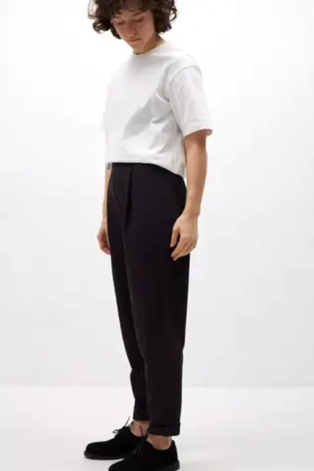 Брюки зауженные из черной джинсы