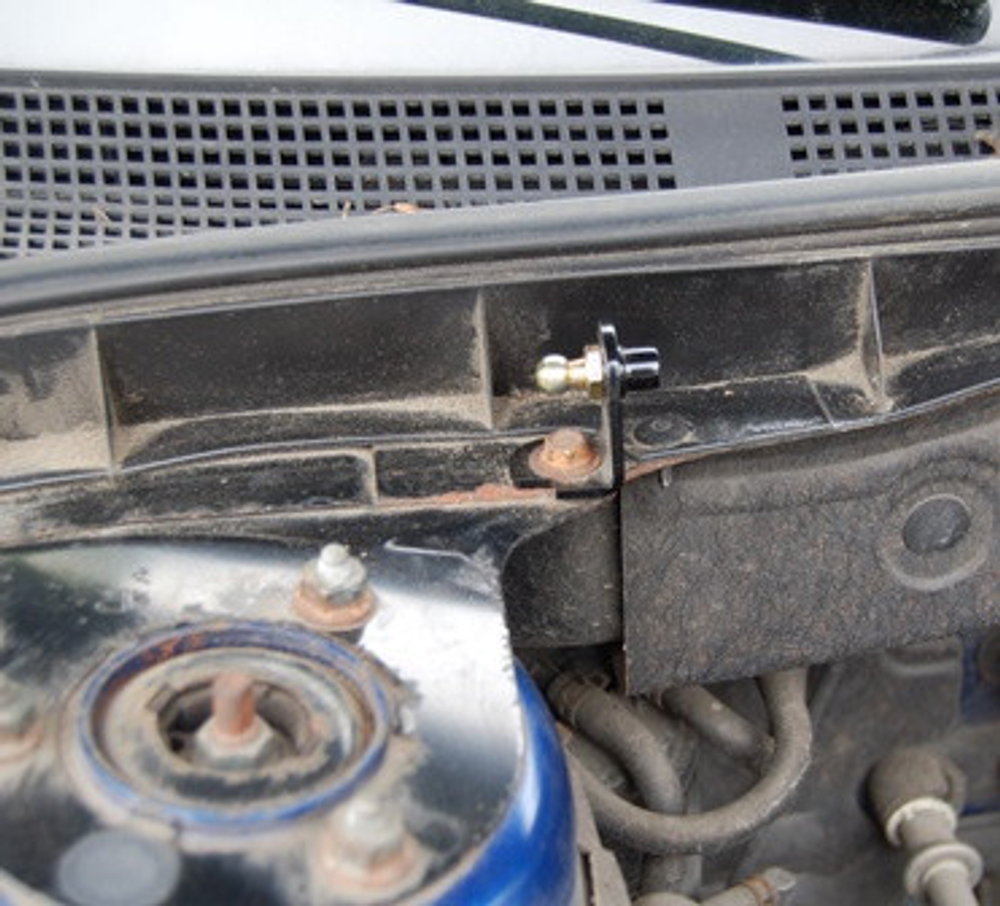 Амортизатор (упор) капота на Mazda 6 08-02(с 2002 по 2007 г.в.)Autoinnovation