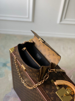 Louis Vuitton Pochette Metis East West