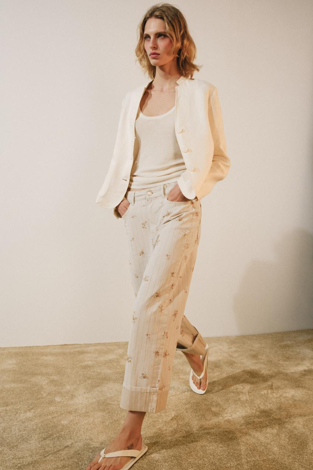 ZARA ДЖИНСЫ TAPERED СО СРЕДНЕЙ ПОСАДКОЙ И ЦВЕТОЧНЫМ ПРИНТОМ — ZW COLLECTION, БЕЖЕВЫЙ