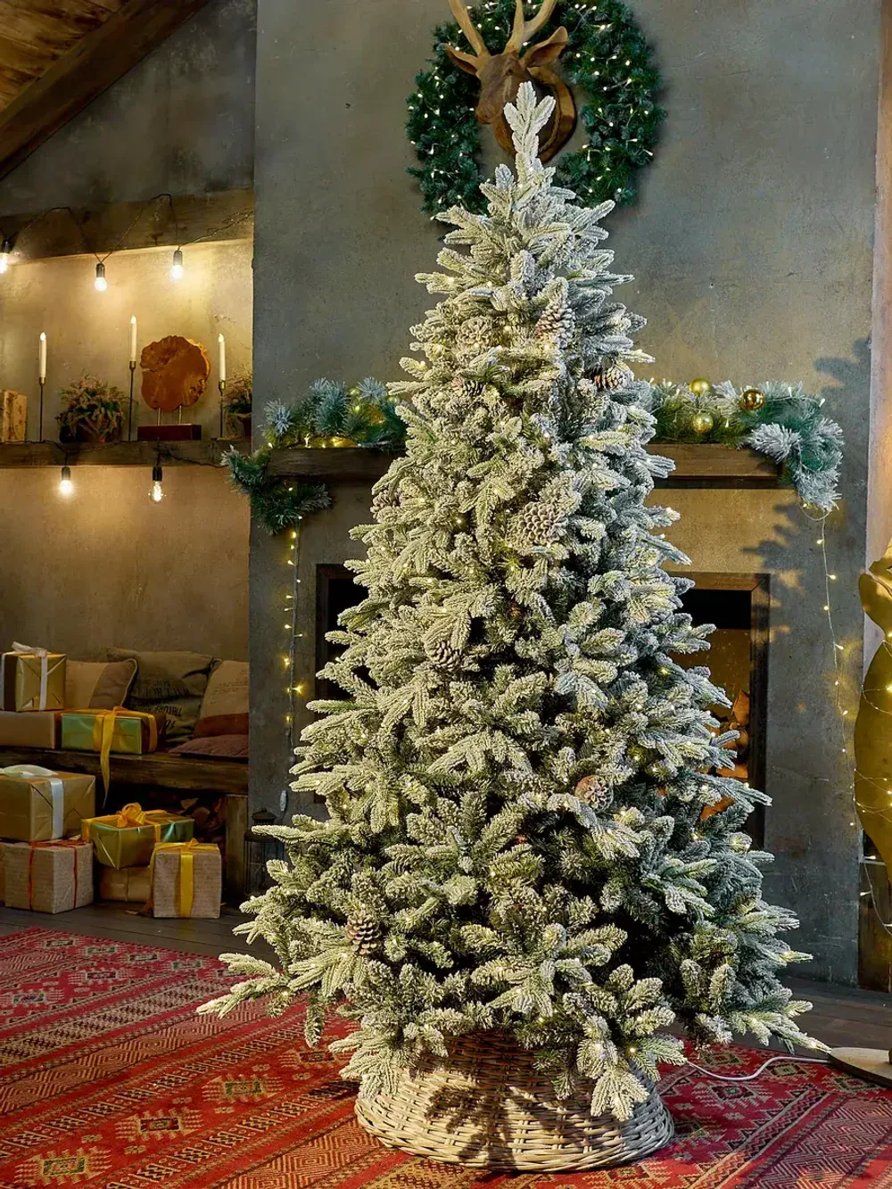 Заснеженная елка с гирляндой встроенной «Saint Paul» (Литая+пвх) 3 м