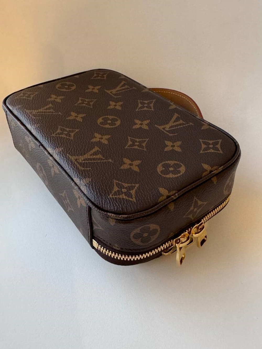 Сумка Louis Vuitton Utility Crossbody