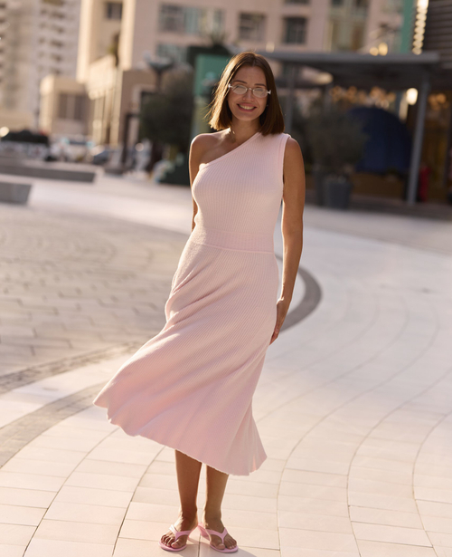 платье миди в нежно розовом цвете
