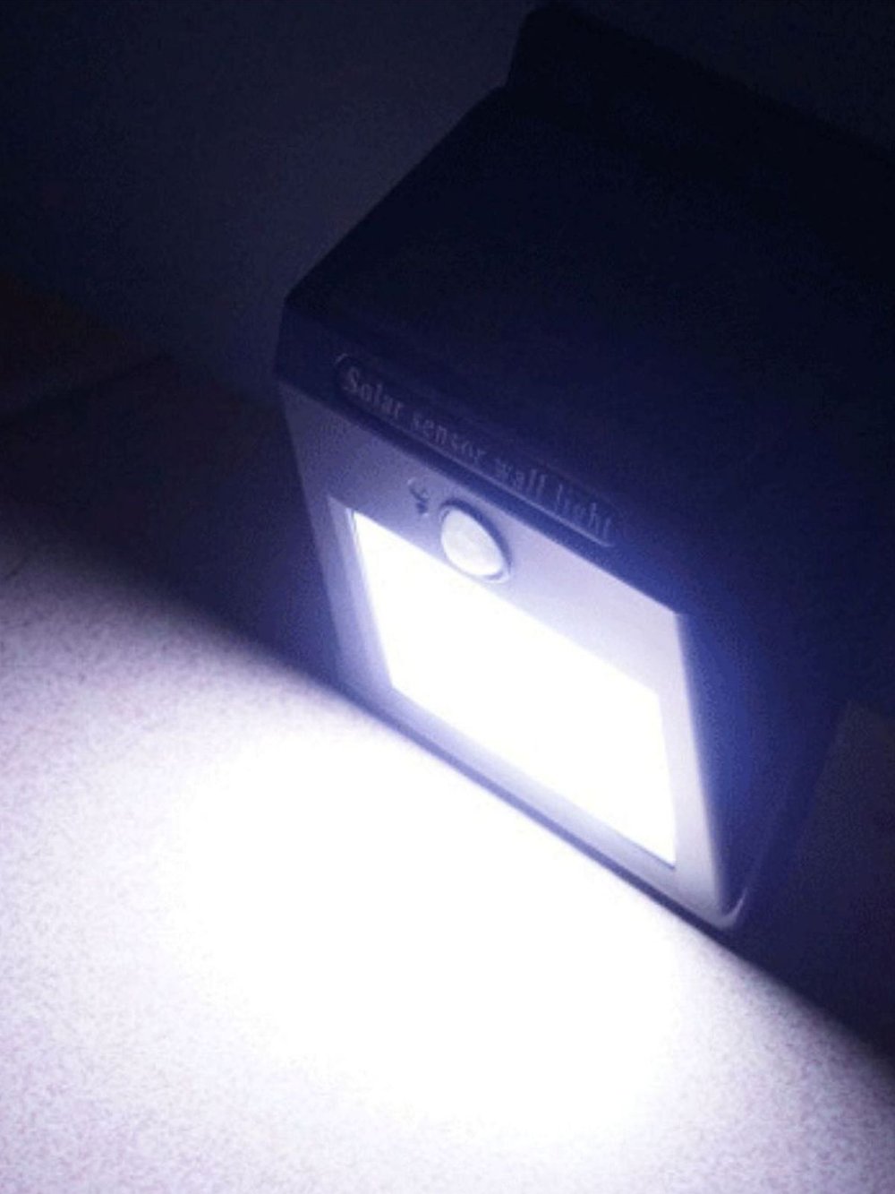 Фонарь на солнечной батарее с датчиком движения уличный (F15-493)