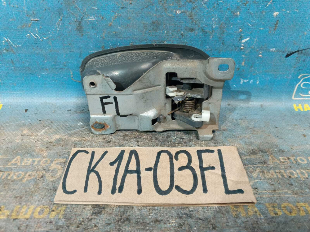 Ручка двери передней левой салонная MITSUBISHI LANCER 1998
