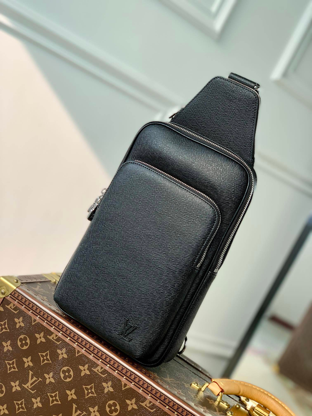 Louis Vuitton Avenue Slingbag