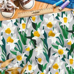 Ткань шифон крупные белые нарциссы на сером фоне