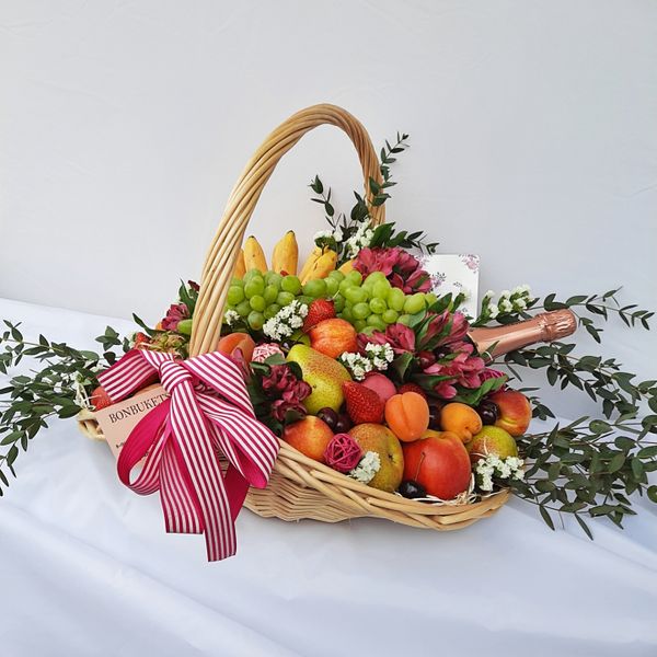 Корзина фруктов фото