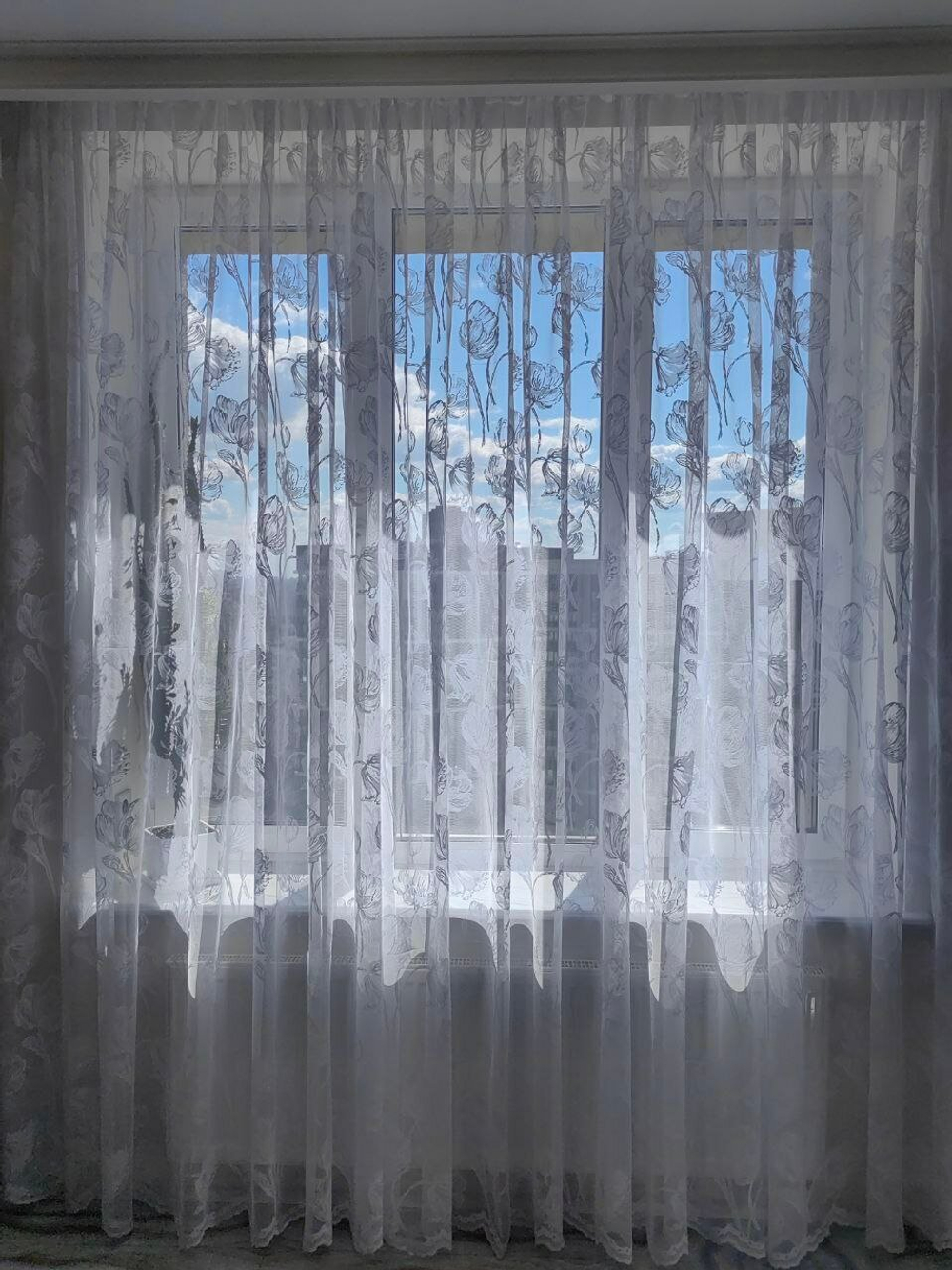 Тюль в гостиную INVA жаккард с рельефным рисунком "Пионы" 240х200/белый