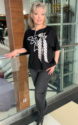 Красивый блузон с косынкой в виде банта