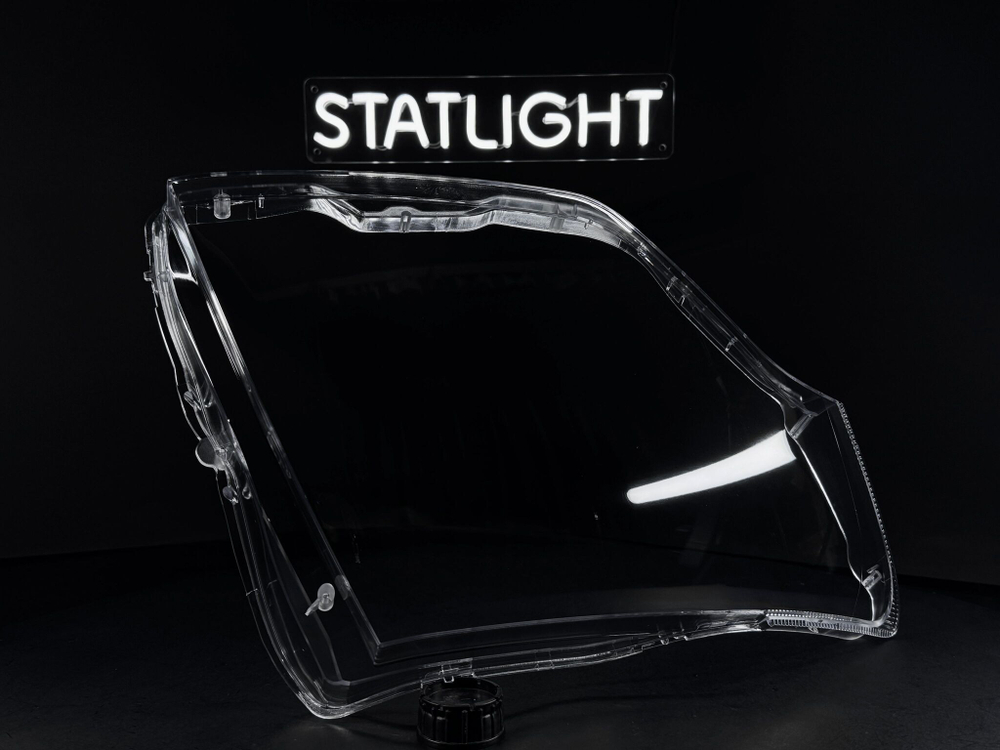 Правое стекло фары Mitsubishi Pajero 4 2006-2016