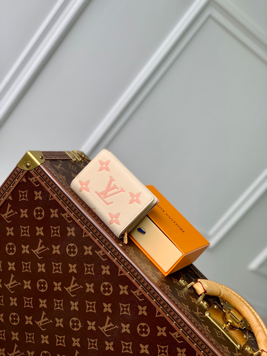 Louis Vuitton Clea Wallet
