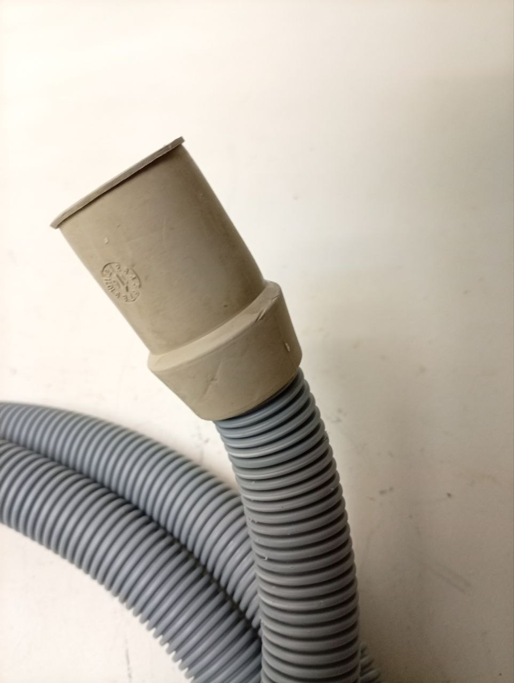 ESL98330 ктп2 Сливной шланг для посудомоечной машины Electrolux Zanussi AEG 8072043014 б/у