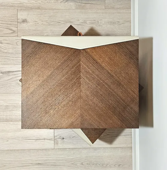 Тумбочка-столик Teorema, бежевая экокожа, шпон ореха