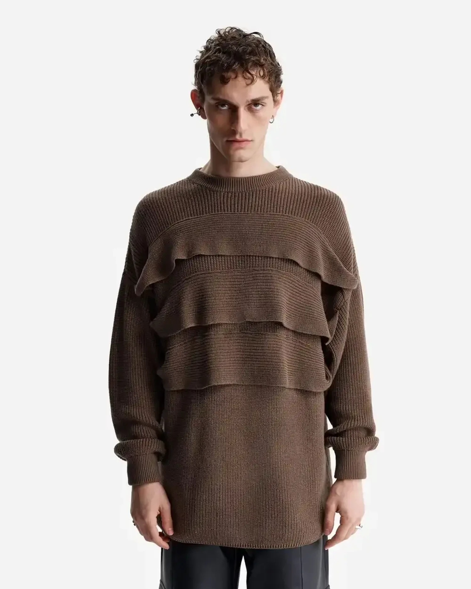 Свитер с воланами