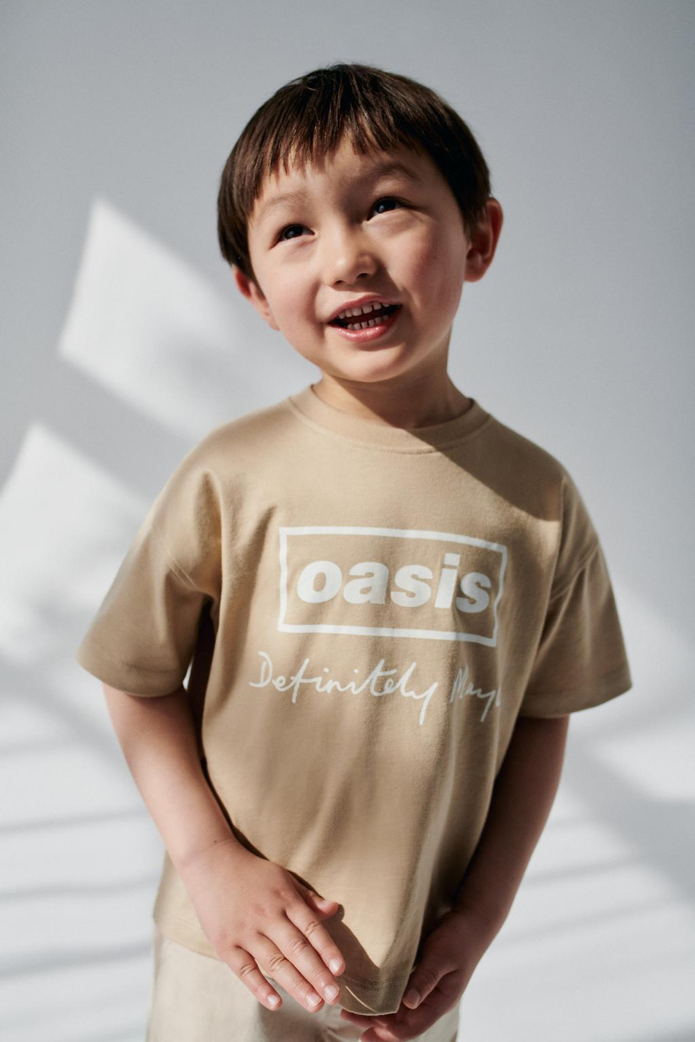 Футболка с принтом oasis ©