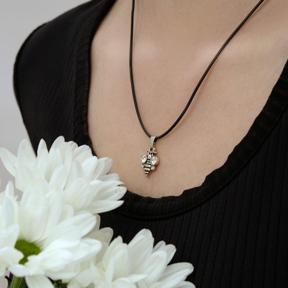 "Пупа" подвеска в серебряном покрытии из коллекции "Кассида" от Jenavi с замком карабин