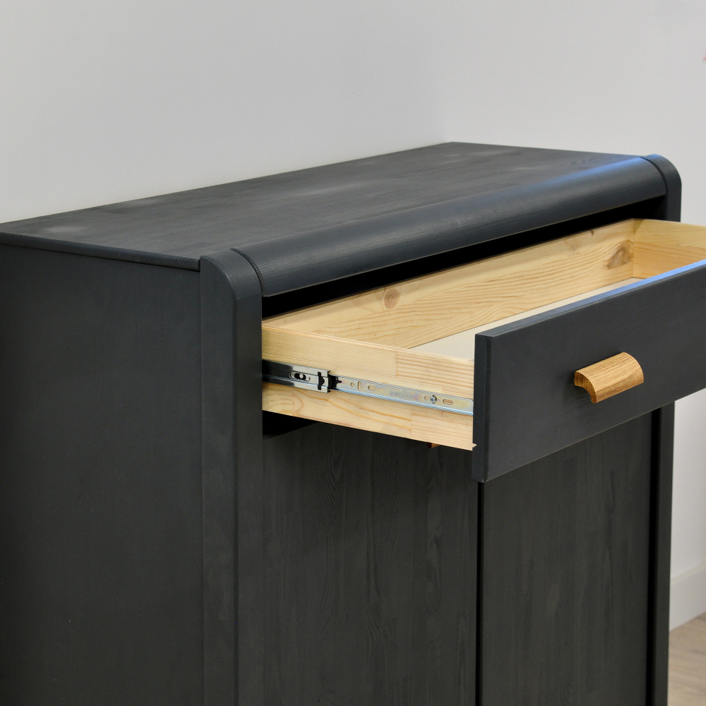 Комод Мадейра из массива сосны с дубовыми ручками, серый