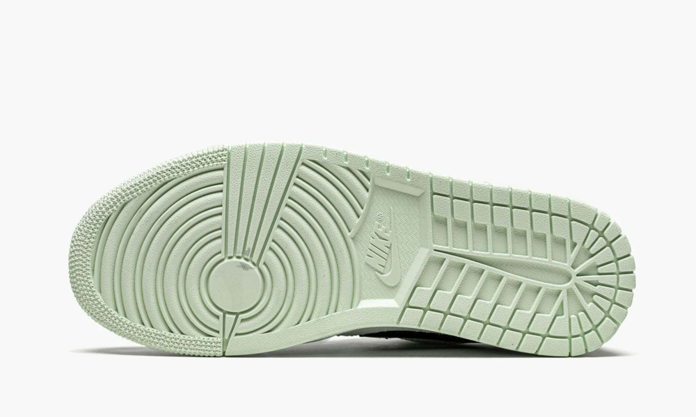 Air Jordan 1 Low SE WMNS "Barely Green"