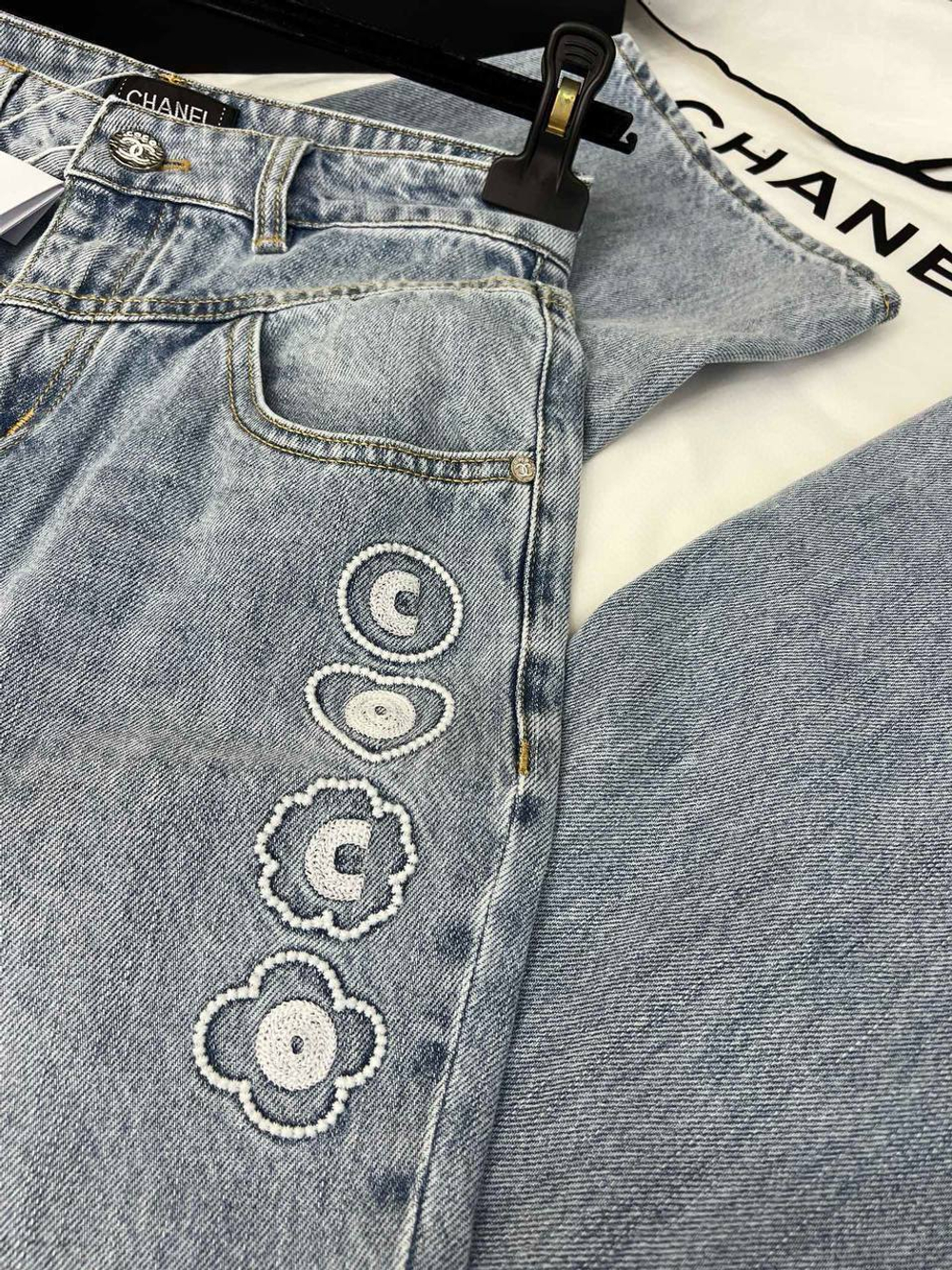 Джинсы CHANEL
