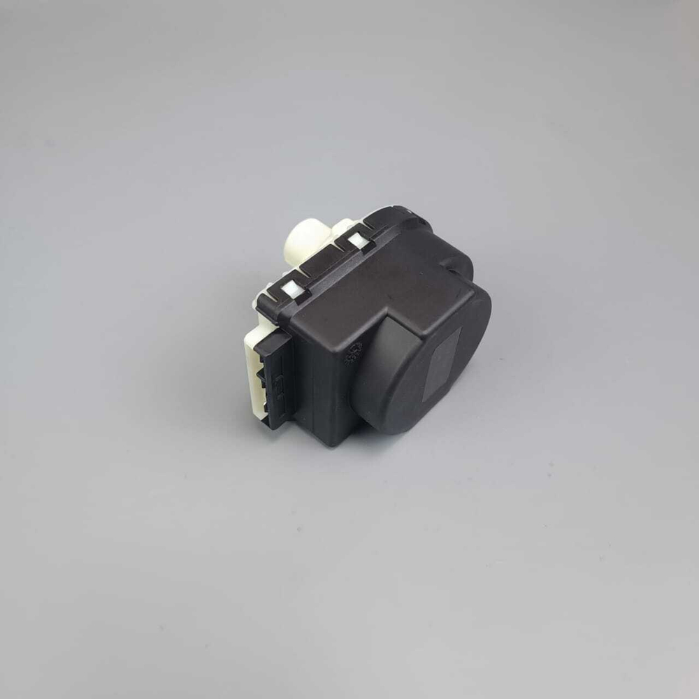 Сервопривод 220-240V черно-белый для котлов BAXI, ARISTON, PROTHERM арт. 61302483, 5694580