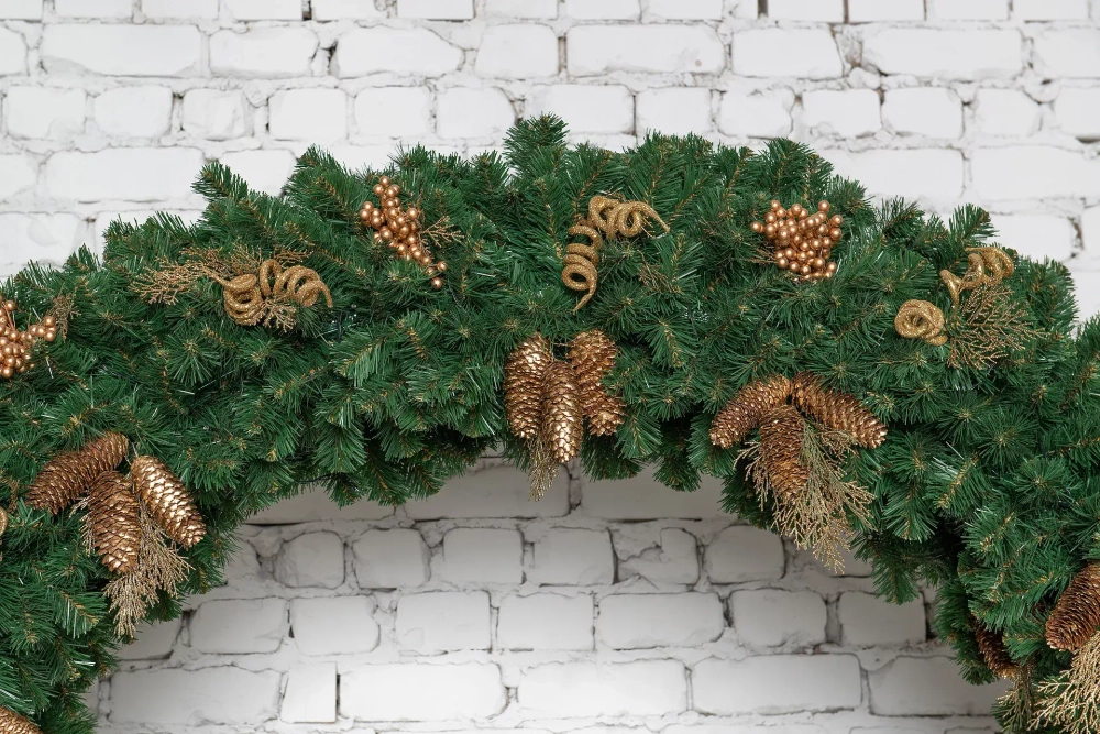 Хвойная арка Санкт-Петербург 240*160 см. с золотым декором, Литая+ПВХ, ЕлкиТорг (28005)