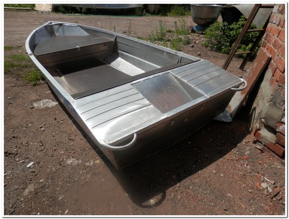 Алюминиевая моторно-гребная лодка Вятка Вариант