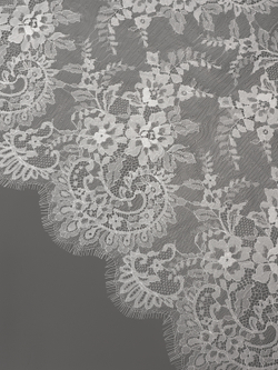 Кружево шантильи белое неэластичное ширина 45 см купон 2,9 м С БРАКОМ