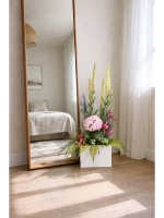 Напольная композиция из искусственных растений и цветов