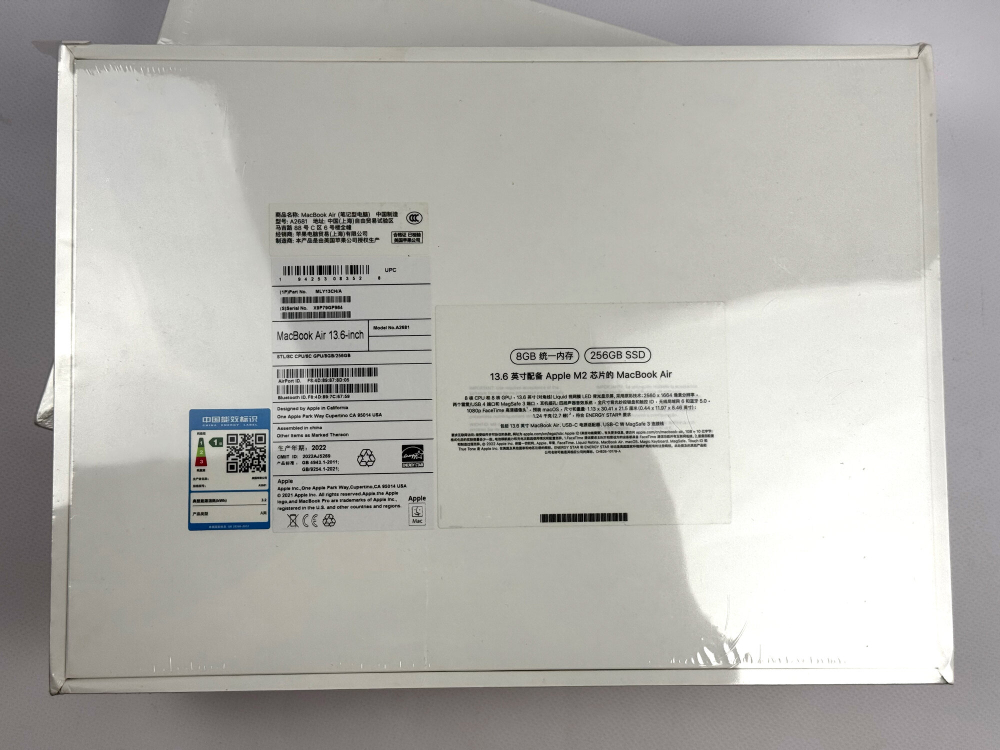 Ноутбук Apple MacBook Air 13 2022 / M2/ 8GB / 256GB / 13.6" / Retina / MacOS / StarLight