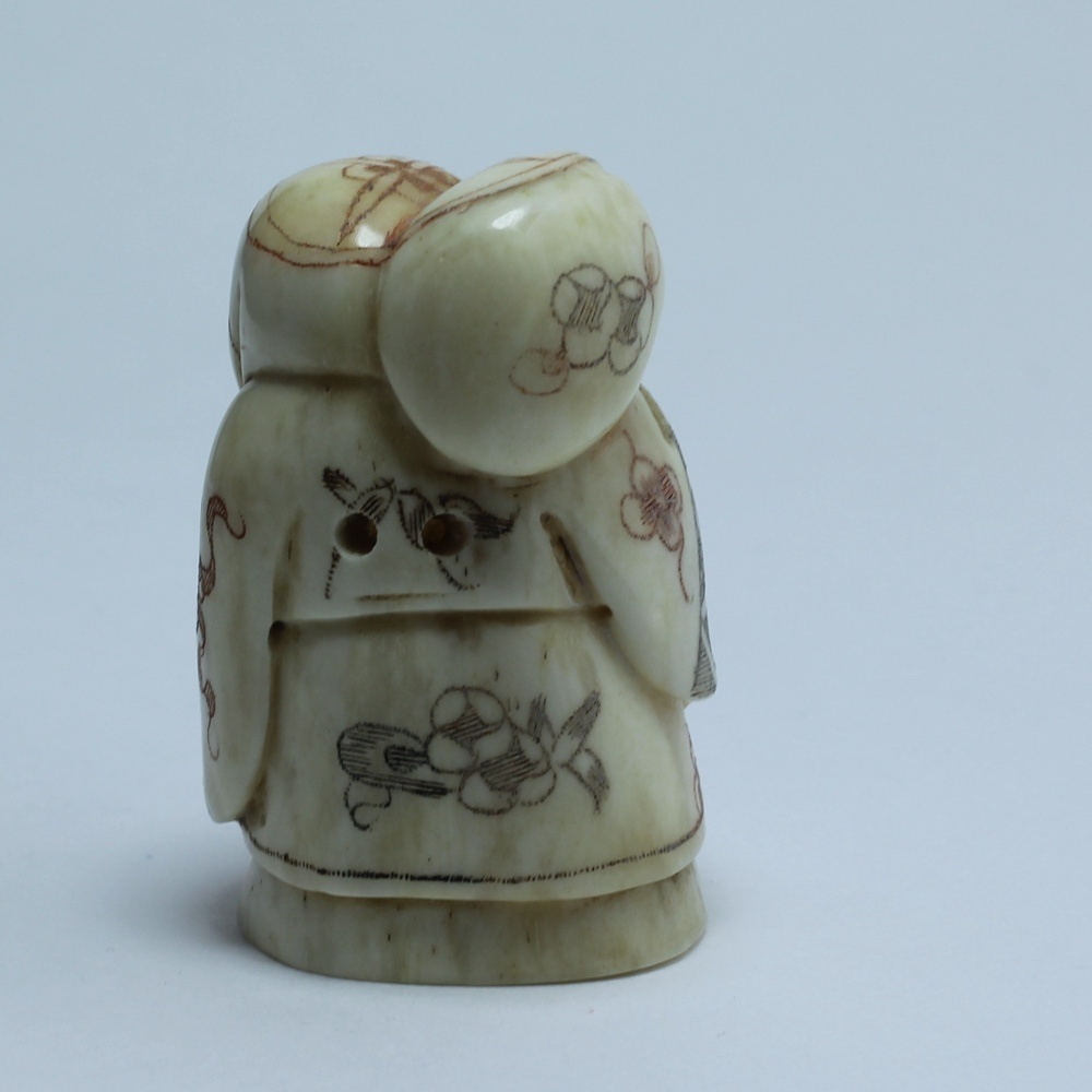 Нэцкэ Фукурокудзю с мешком риса и веером