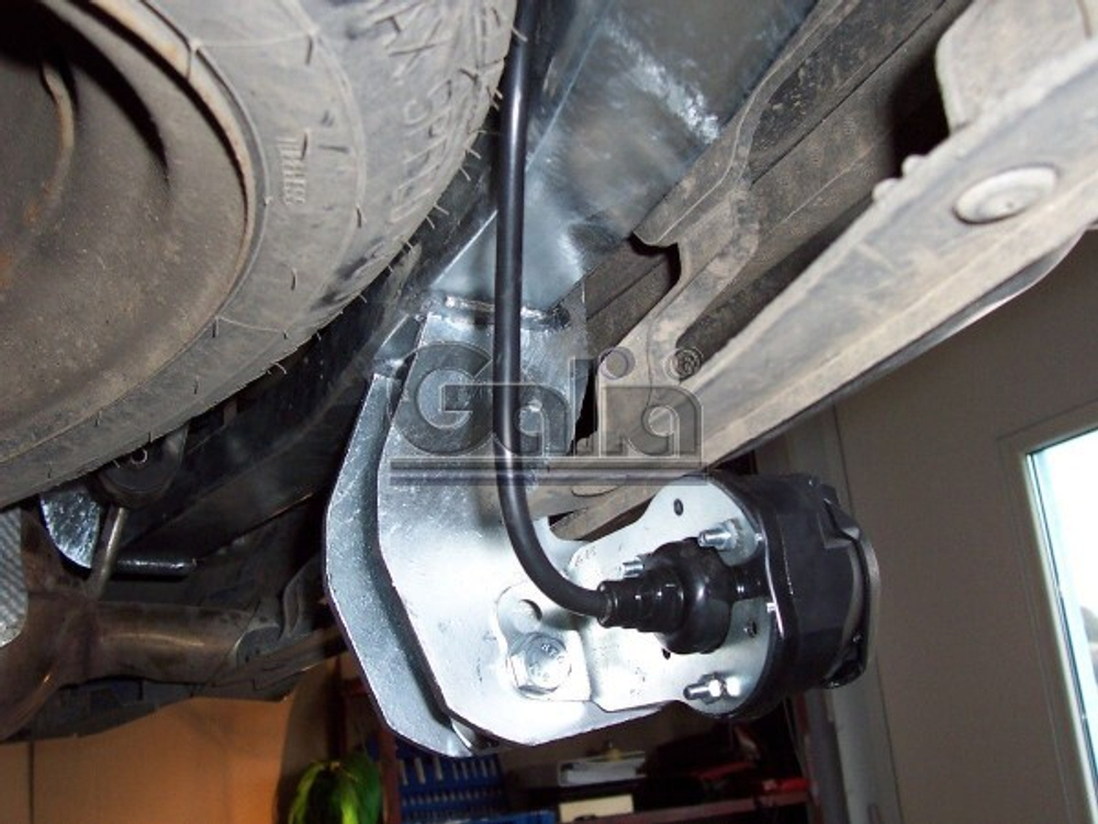 Фаркоп оцинкованный Galia K032A для Kia Carens 2006-2013(паспорт и сертификат в комплекте)(без электрики)