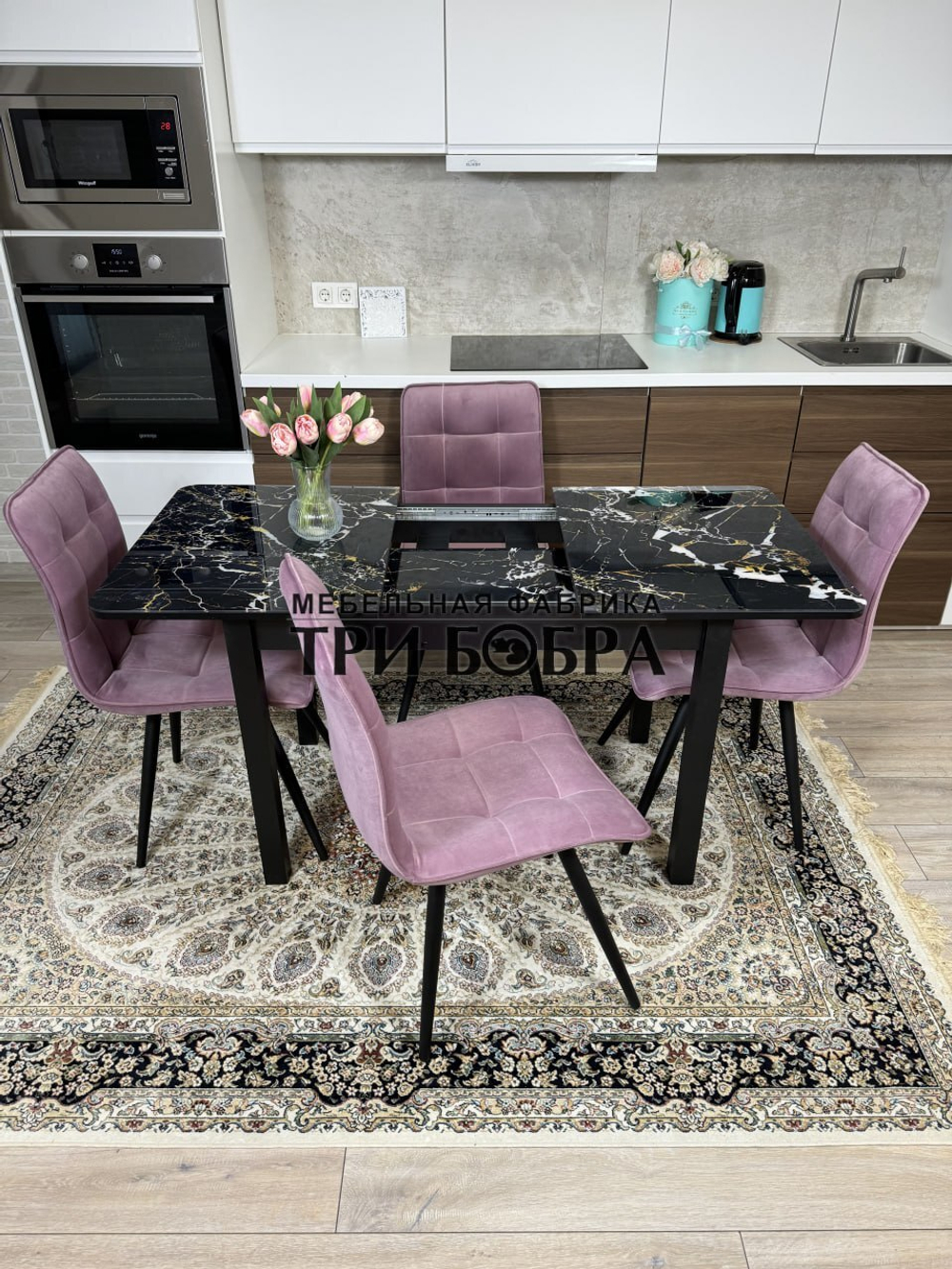Стеклянный раздвижной стол "Черный мрамор" и стулья "ГУЧИ" пыльная роза
