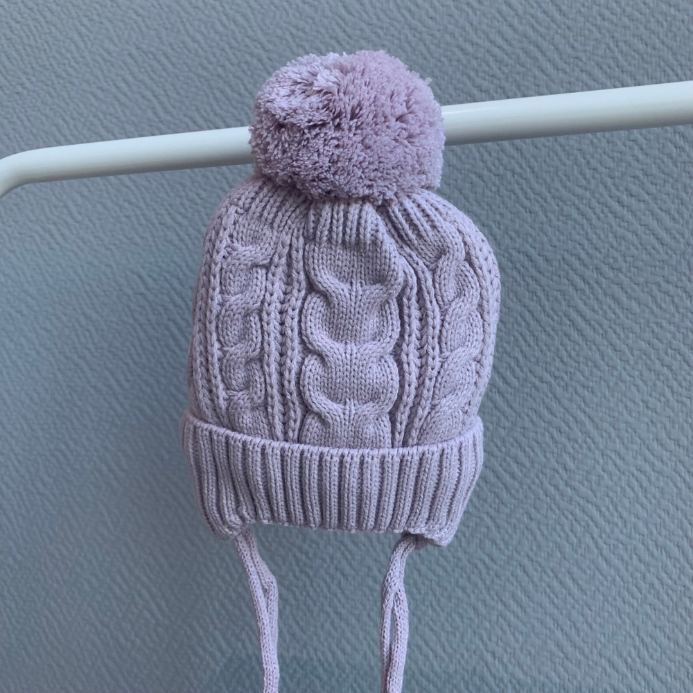 Шапочка вязаная с помпушкой
